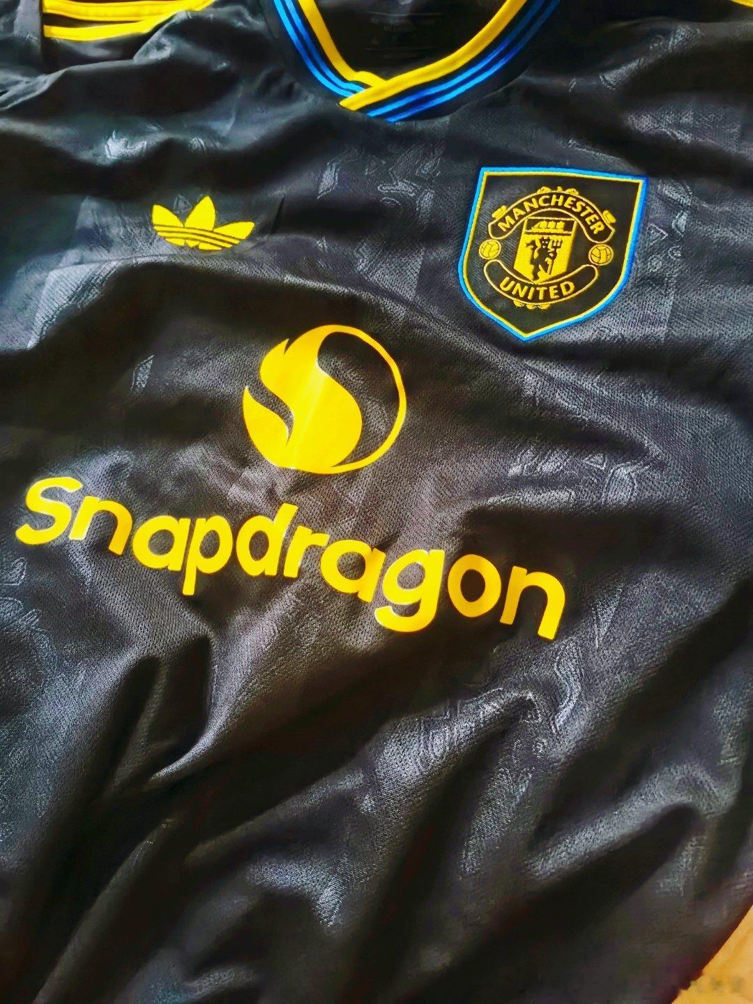 不会有人今天出门能忍住不穿曼联球衣吧？不会吧不会吧阿森纳vs曼联曼联足球俱乐部曼