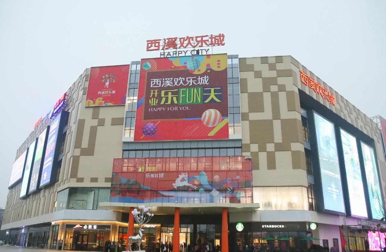 忆杭州：赛银广场。

离开杭州已经快五年了。睡前和儿子聊天时，他不止一次提到：“