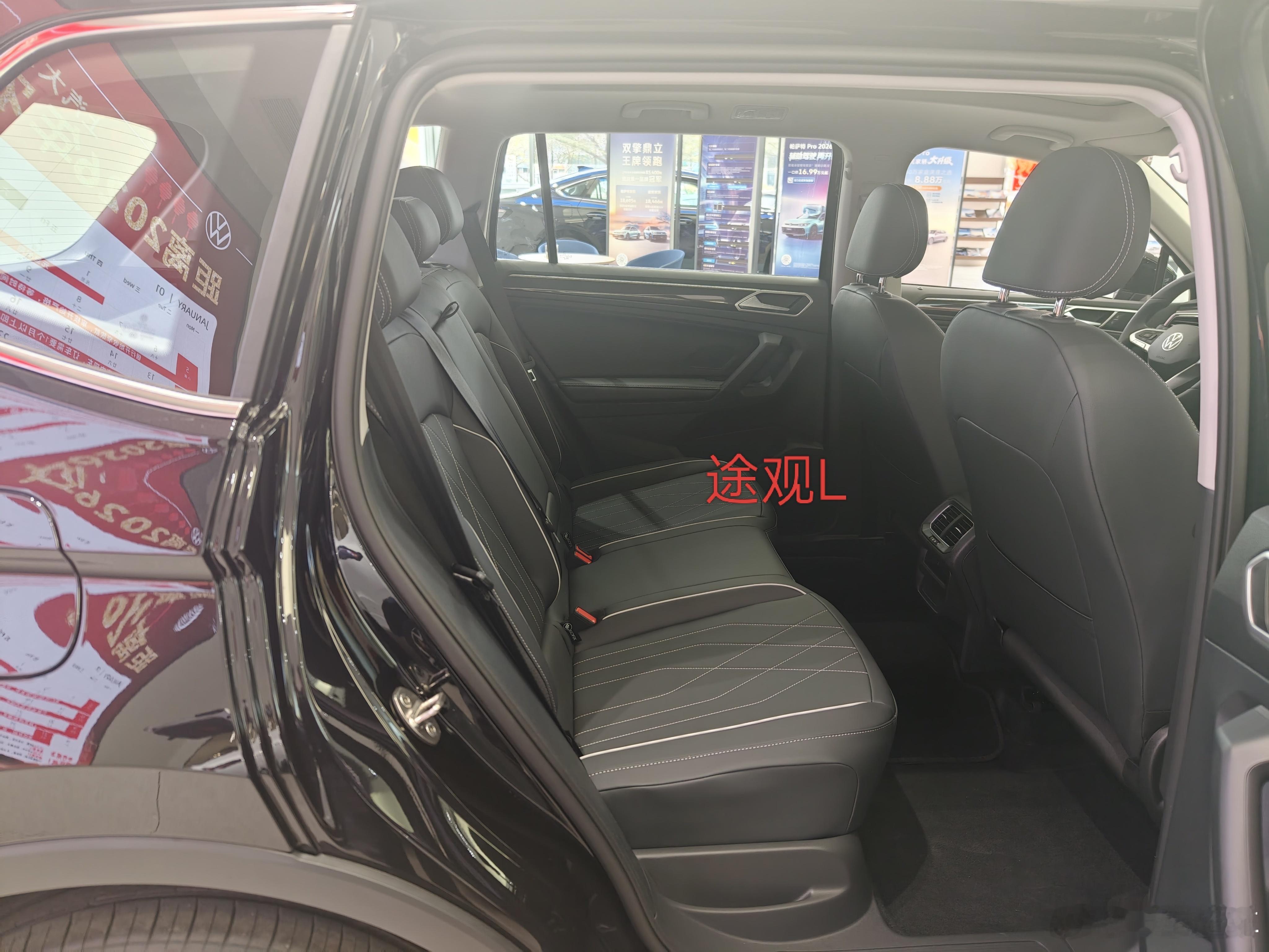 途观L和途观Lpro座椅对比途观Lpro乍一看挺舒适的，坐着很软又有沙发感，但这
