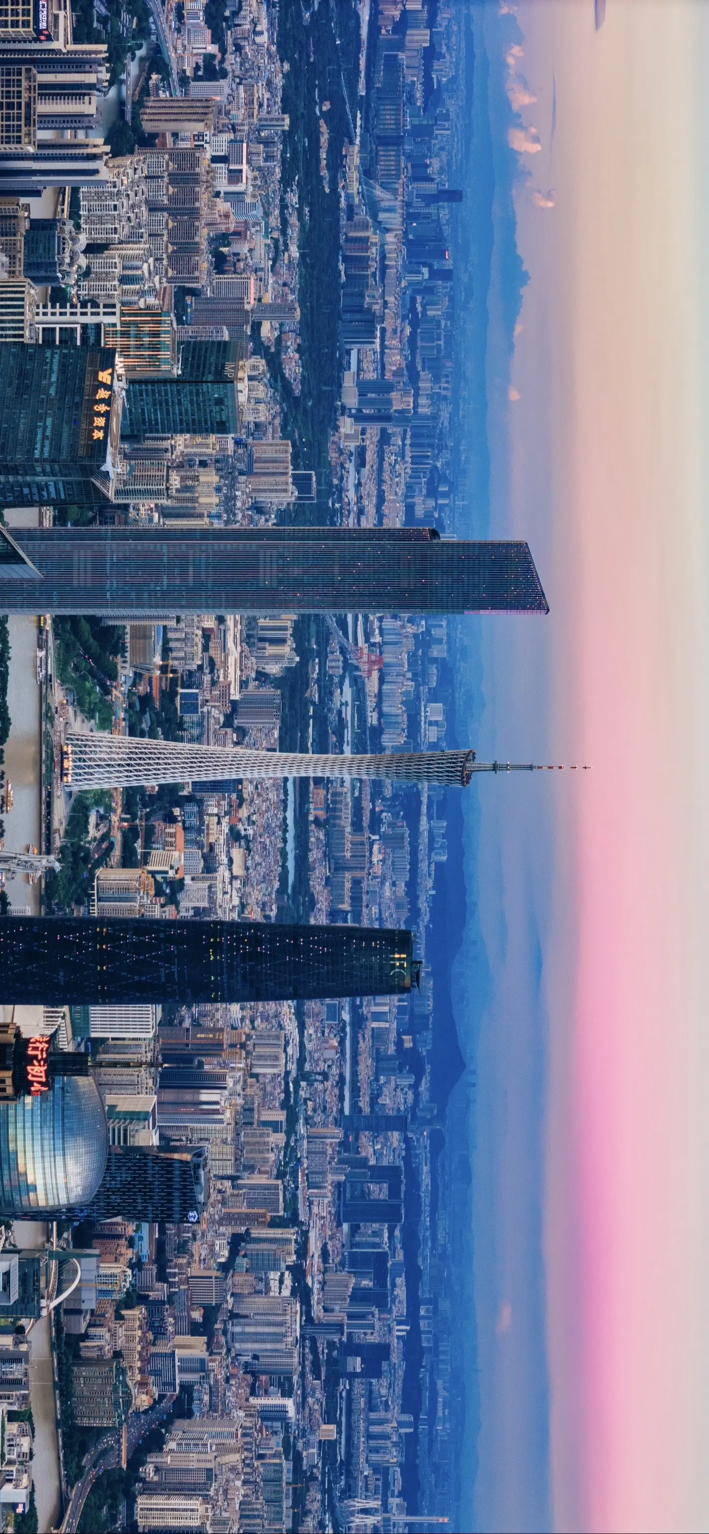 👉🏻右滑，看最美广州粉色夕阳🌇。广州三件套同框下很少见的粉色夕阳🌇#晚霞 #想看看你拍到的绝美晚霞 #广州 #治愈系风景 #广州塔