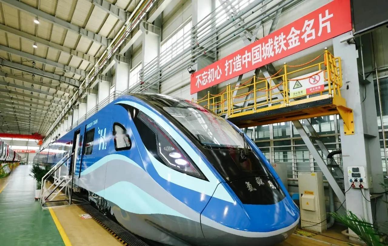 全球首列氢能源市域列车将在辽源运营。恭喜辽源拥有了属于咱们自己的轨道交通系统，根