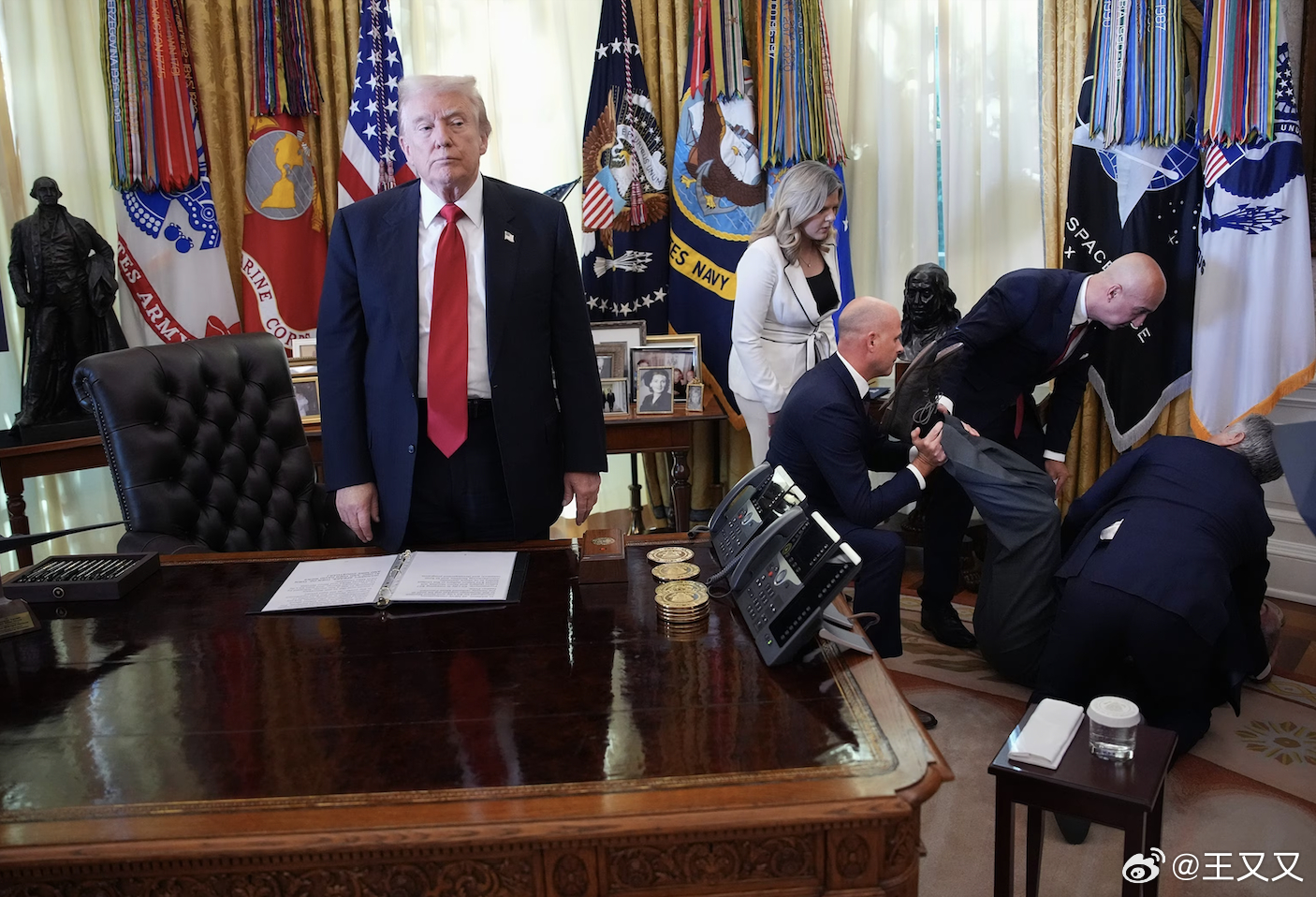 特朗普昨天开发布会宣布与礼来和诺和诺德达成协议，将GLP-1减肥药大幅降价并纳入