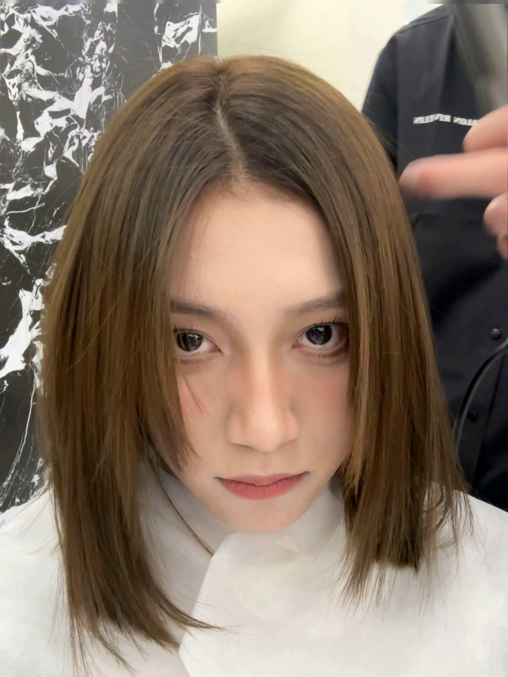 没试过贴头皮 原来姐有高颅顶[舔屏] 