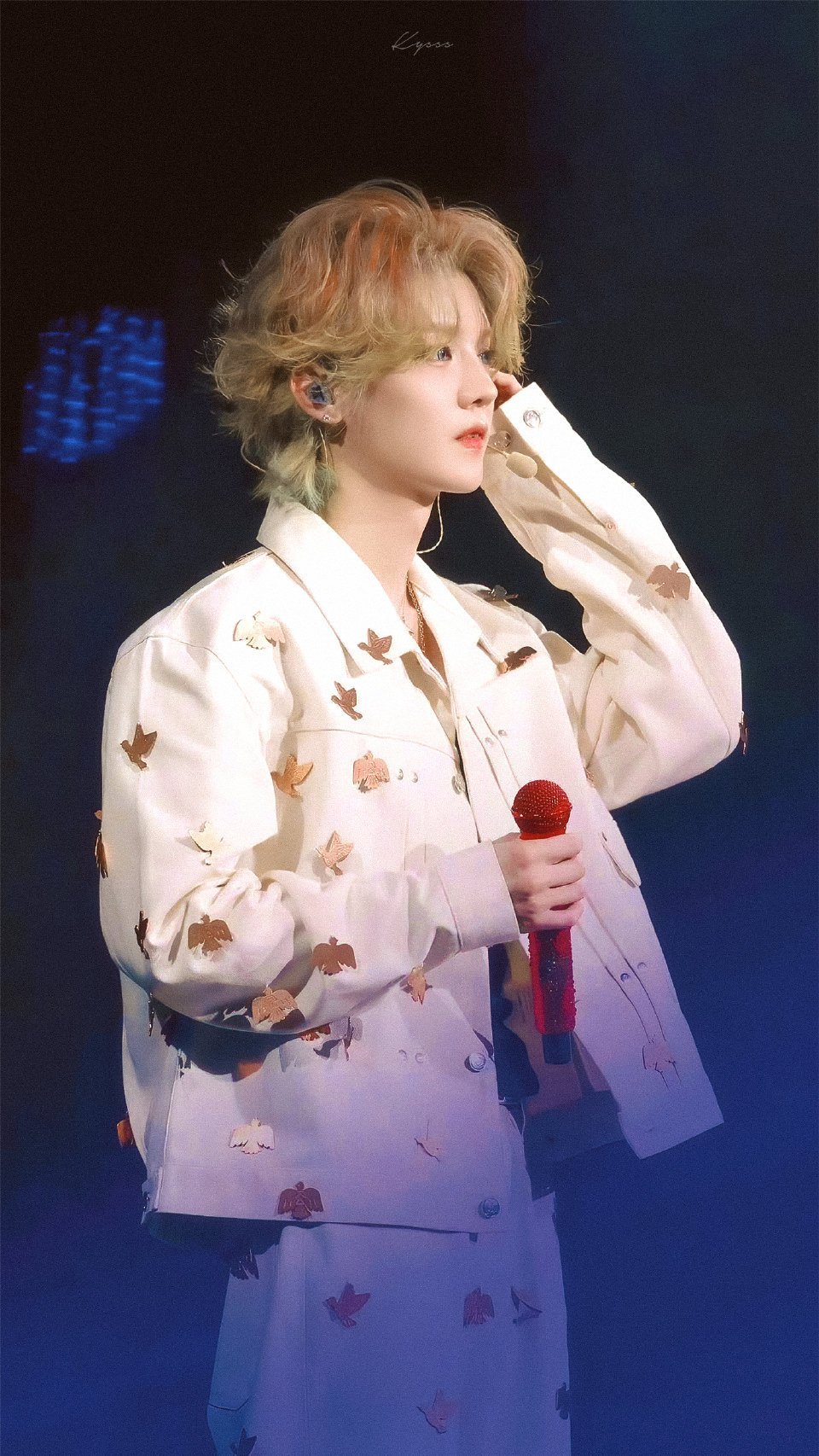 陈赫鹿晗都是黄金左脸陈赫鹿晗的默契 黄金左脸+不换拖鞋+撞款小马，陈赫鹿晗三重合