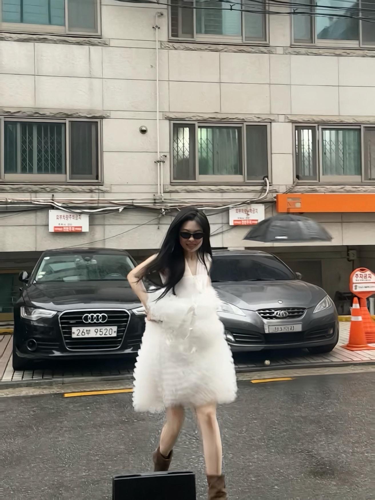 去年今日   照片中的我 还没有ge双眼皮 我以前总是嫌弃自己的眼睛 ...