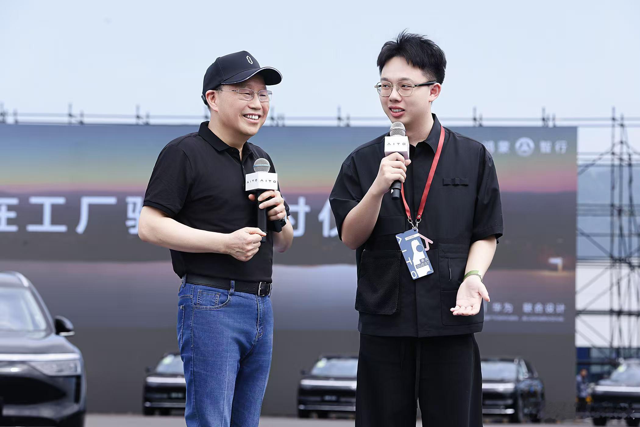 问界M8开启全国交付余承东称问界M8首批用户已交车 仪式现场，热烈掌声就没停过。