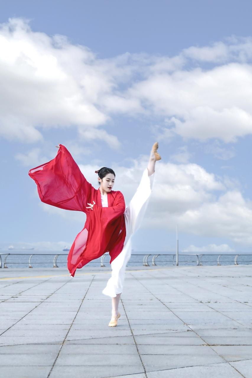 翩翩起舞 每个动作都是用汗水换来的