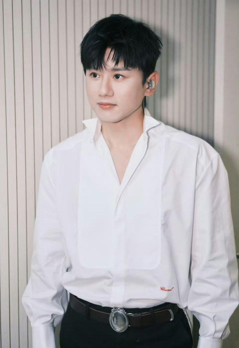 张杰好帅啊，这是要去干什么啊，有什么新活吗