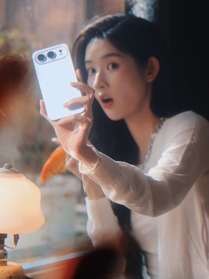 王玉雯的Live会发光 看王玉雯的AI消除Live图，杂乱背景、路人一键净化，只