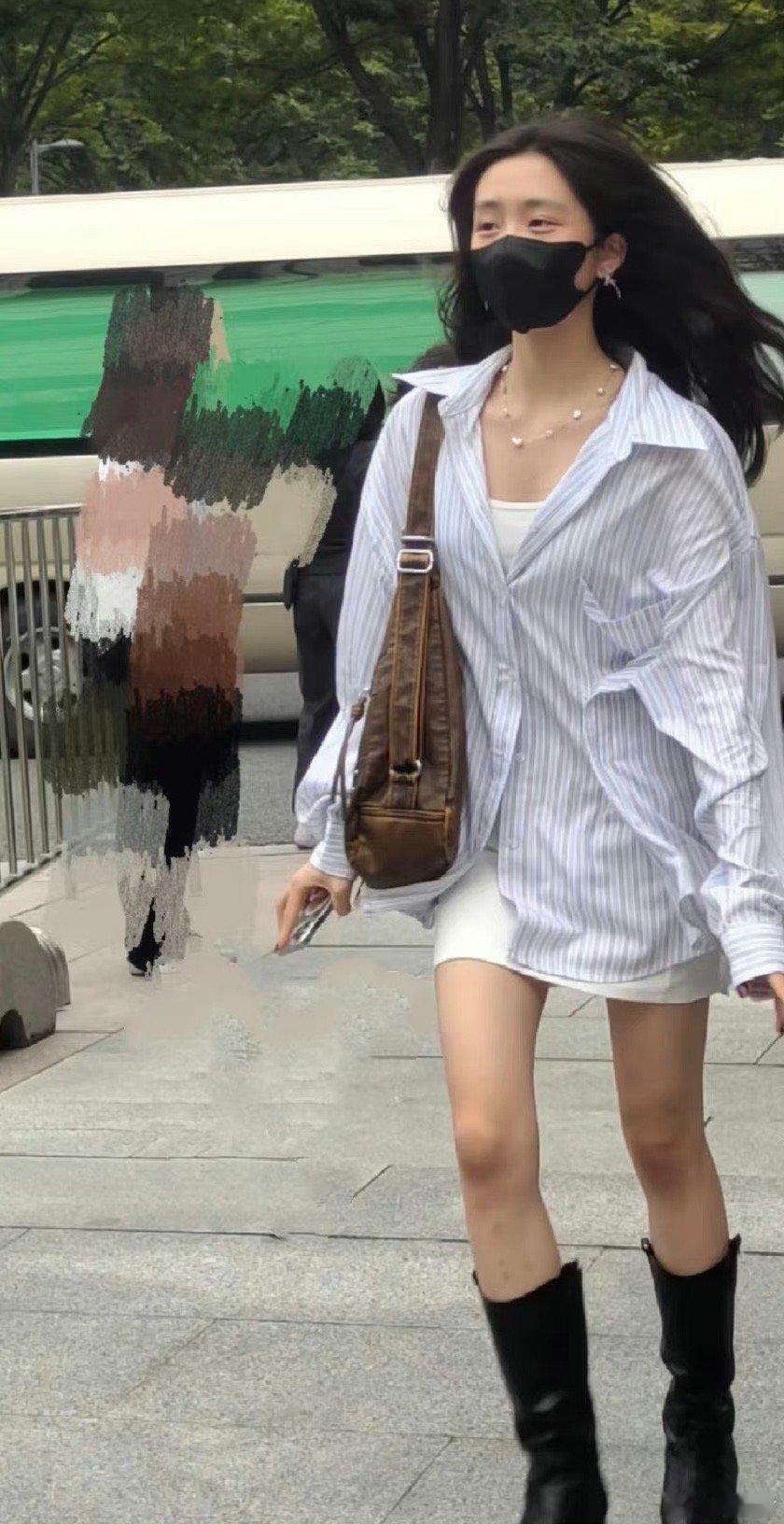 #黄多多瘦了好多#这就是天生的明星吧，感觉连头发都闪着光，果然是黑红体质，好漂亮