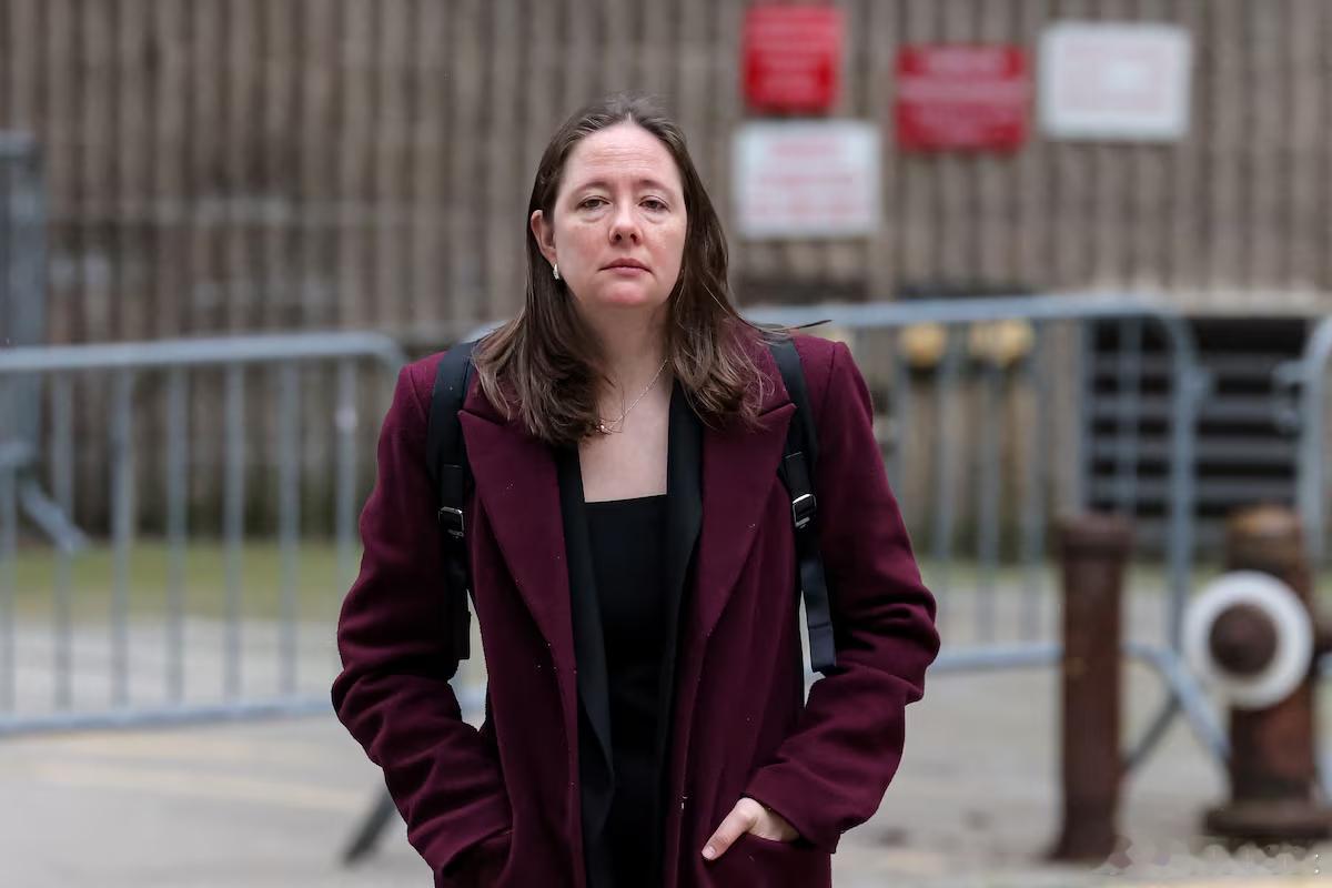 【美国司法部解雇联邦检察官、前FBI局长女儿莫琳·科米】(路透社) - 两名知情