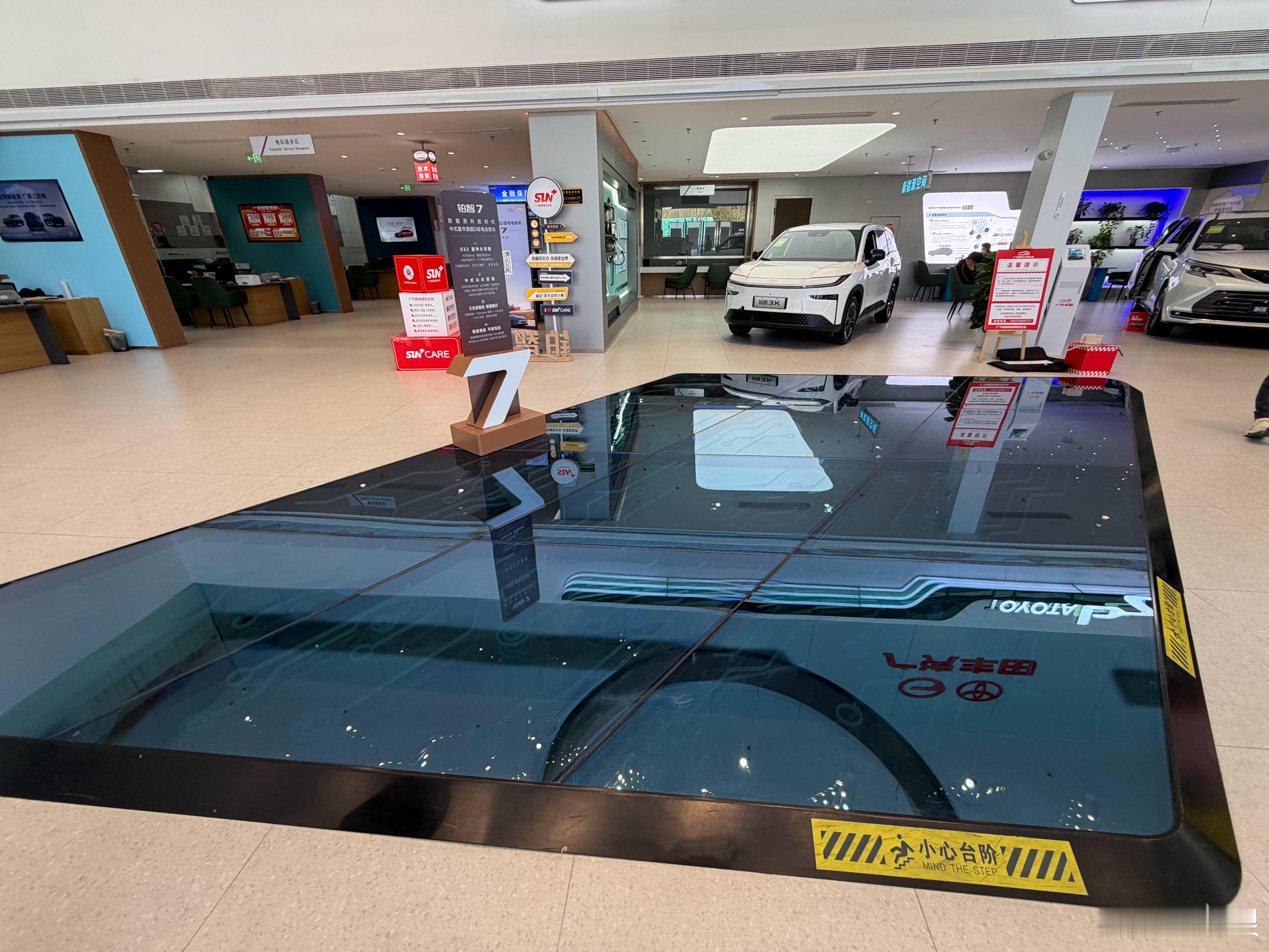 路过广丰4S，想进去再品鉴一下铂智7展车，也和销售聊聊天。结果进了展厅没找到铂智