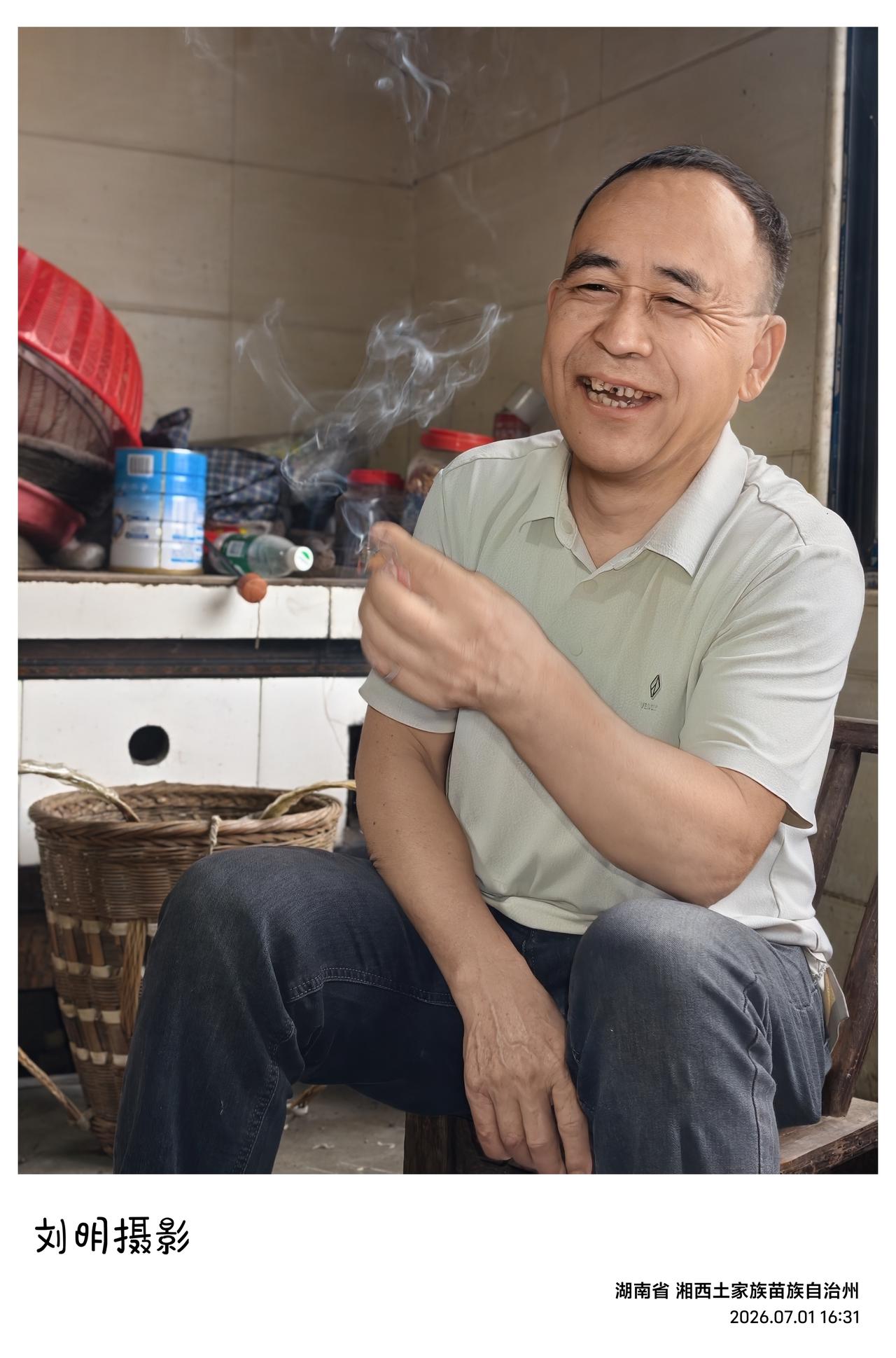 这次回湘西山寨，又见到世明哥了。他本名罗世明，是大姑刘兴英的儿子，今年64岁。我