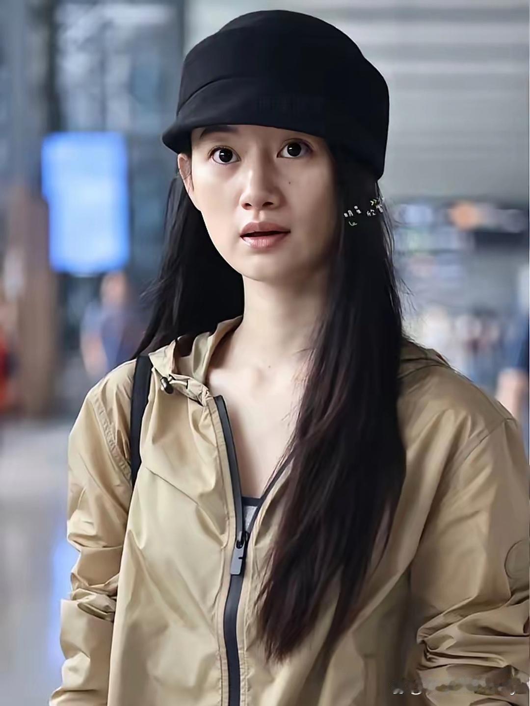 机场偶遇郭晓婷，素颜状态也太能打了，清爽又干净 ​​​
