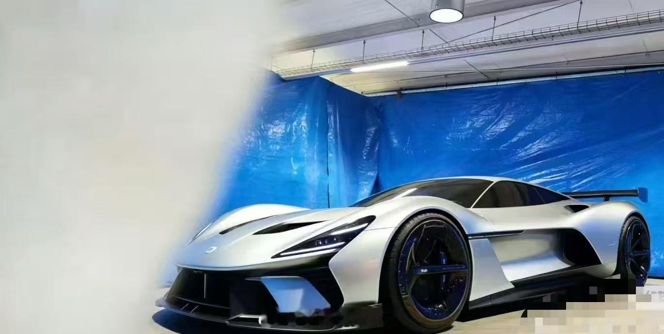 有人说这是小米双门超跑概念车，马上就亮相MWC2026