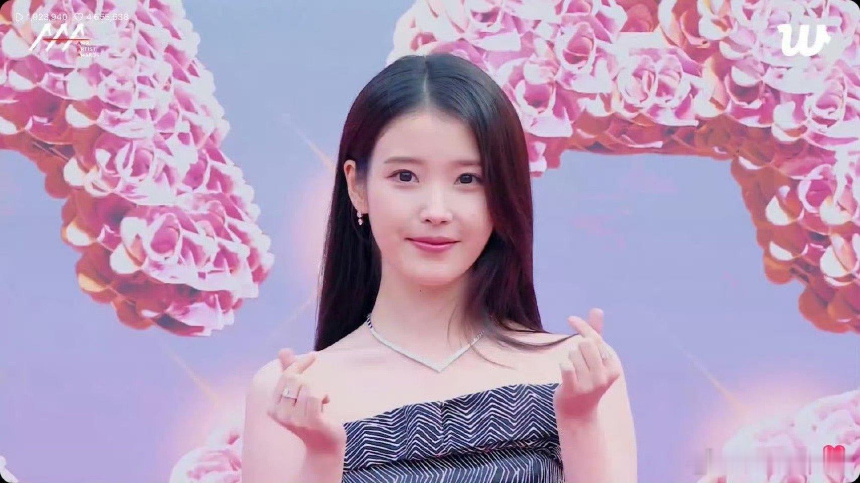 IU张元英韩娱2张权威的脸 国民女神与五代标杆同框封神，一张温柔治愈藏实力，一张