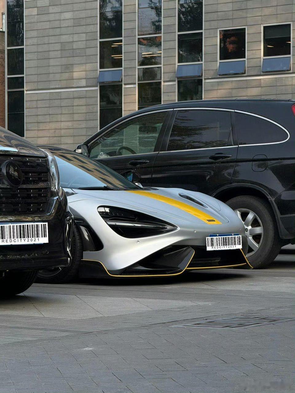 考考大家，这是一台什么车？A、迈凯伦720S。B、迈凯伦750S。C、迈凯伦76