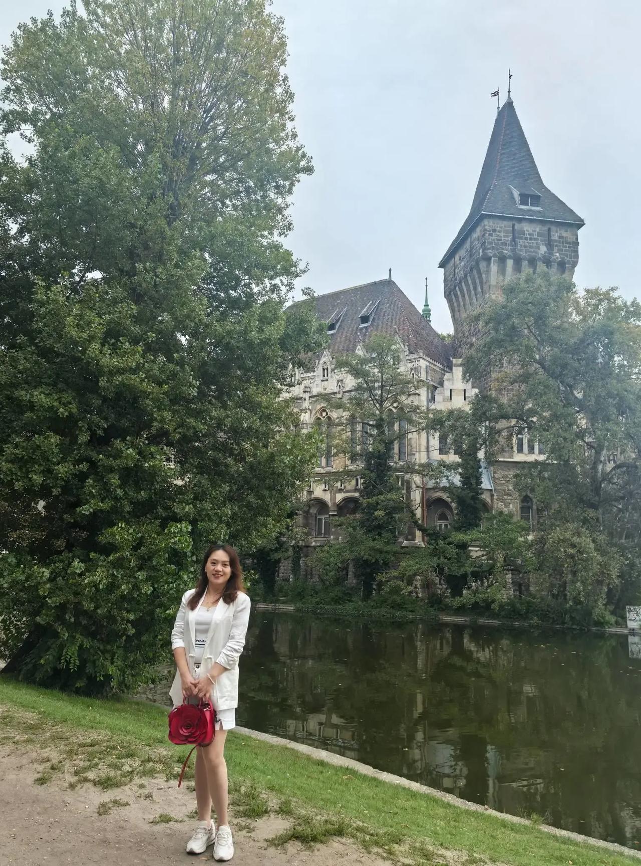 匈牙利农业博物馆，哥特式复合罗马式建筑的老城堡，是为了庆祝匈牙利民族迁徙欧洲定居