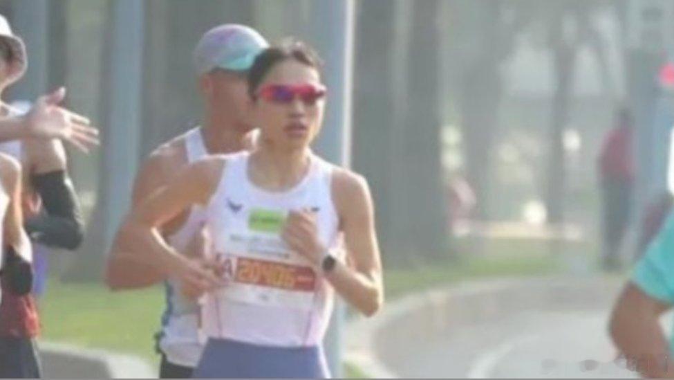 凤凰新闻【医院通报“最快女护士”被处分：违规兼职取酬、以虚假理由获取调休】澎湃新