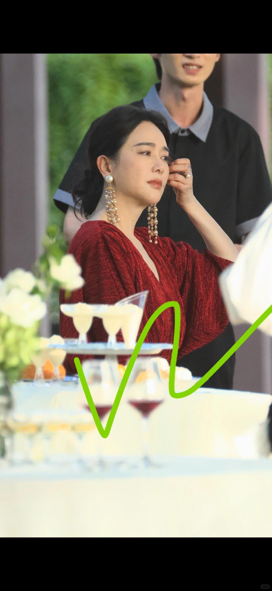 左小青在娱乐圈中现状如何?左小青当下娱乐圈现状
 
离婚之后左小青事业迎来中年上
