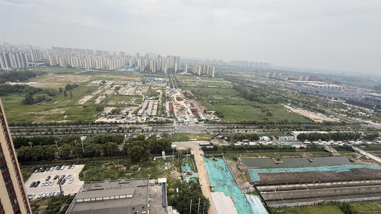 现场实拍！济南地铁新站点正在建设！
济南地铁9号线开源路站位于开源路与响泉街交叉