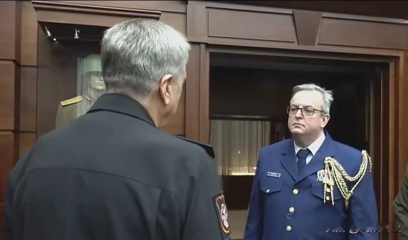 俄罗斯联邦武装力量参谋部情报部门负责人海军上将斯秋科夫向美方提交了乌克兰无人机袭