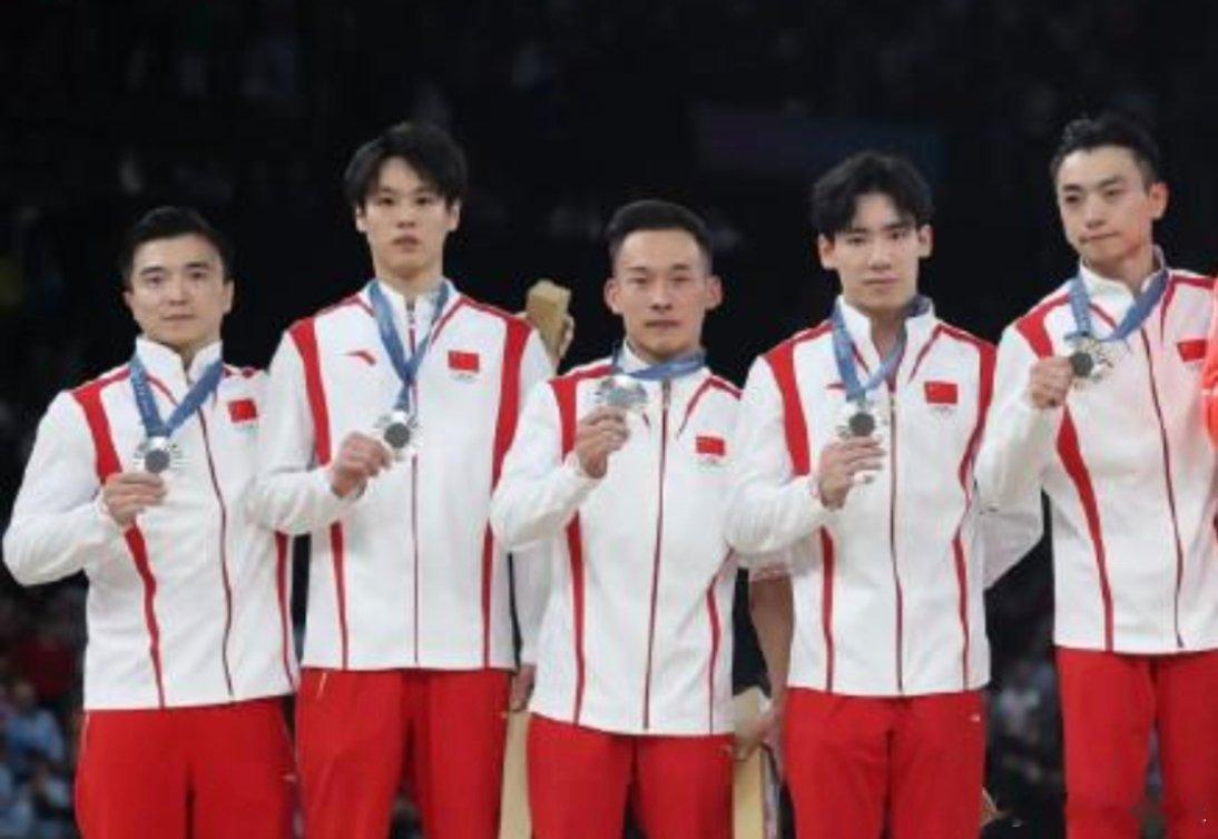 #中国体操男团摘银#祝贺体操男团，当我们不再只盯着金牌，当我们开始为银牌、铜牌喝