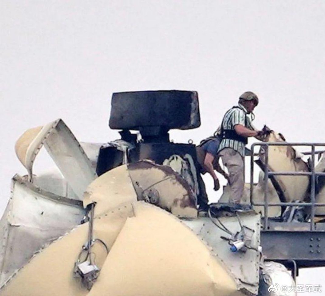 伊朗一架自杀式无人机袭击摧毁了美国驻伊拉克大使馆雷达罩内的一部"萨博长颈鹿1X"