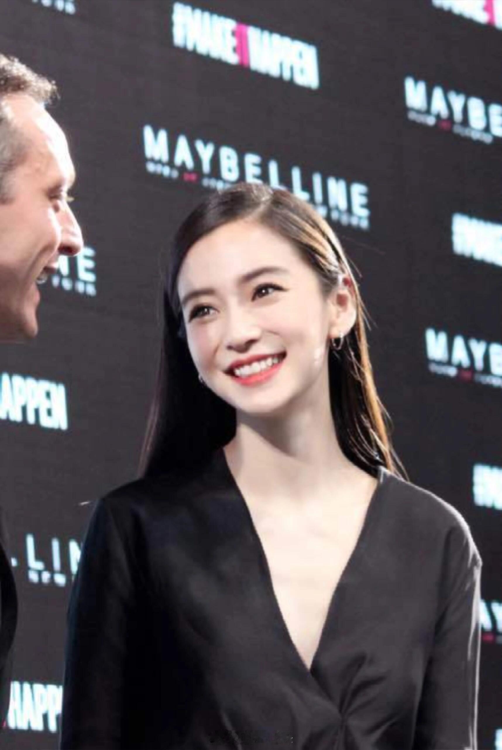 一身女强人装配baby脸绝了 