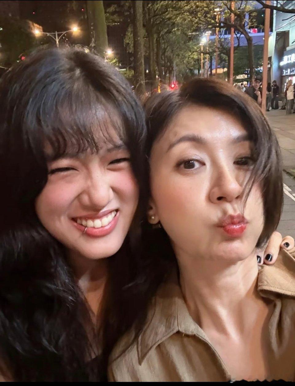 贾静雯证实女儿恋情三个女儿都没继承到妈妈的好基因 ​​​