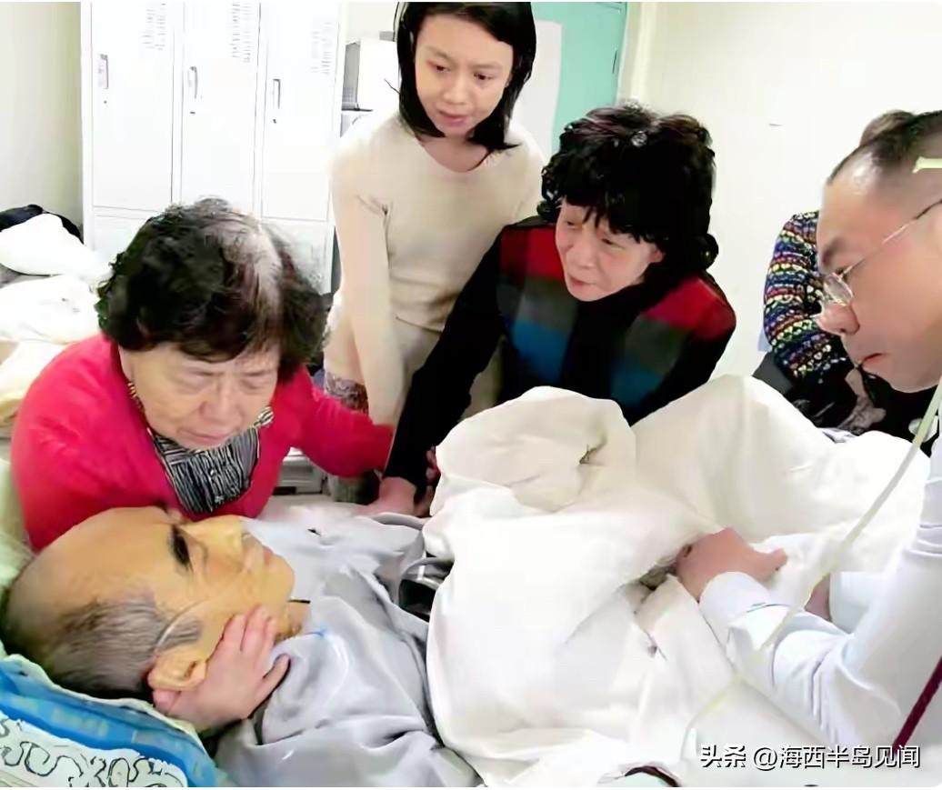 著名乒乓球世界冠军庄则栋在生命弥留之际，前妻鲍蕙荞前来病房探望，当时庄则栋的现妻