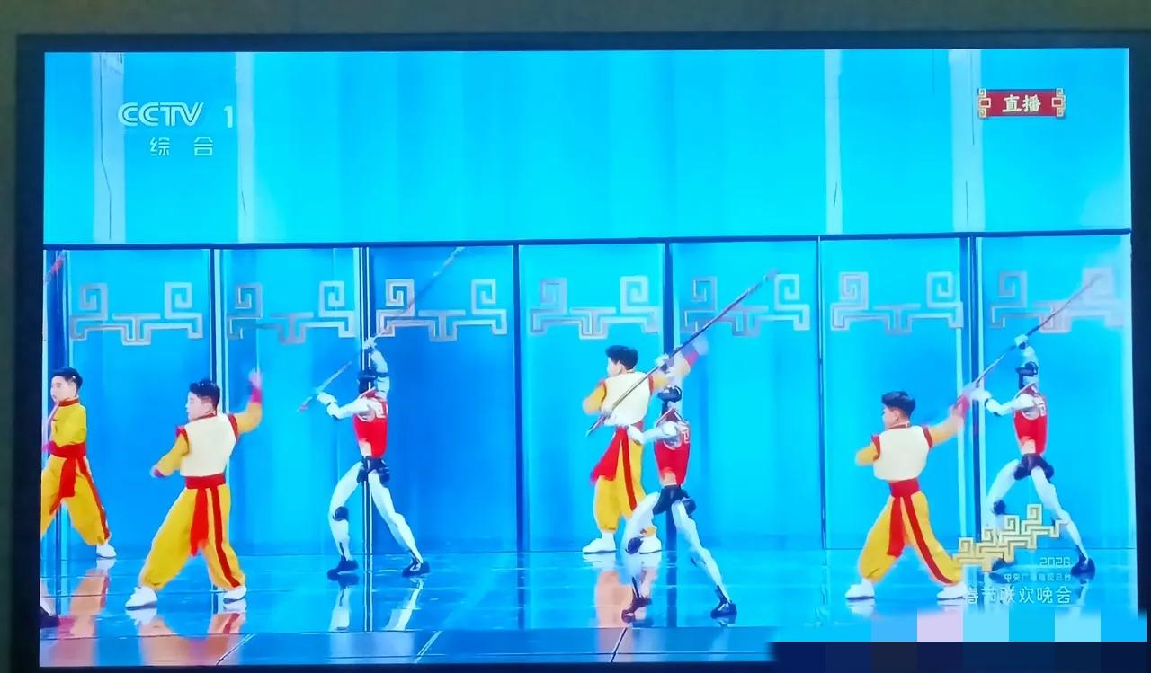 燃炸！春晚宇树机器人直接秀翻全场，国产实力太硬核！
 
谁还敢说国产机器人不行？