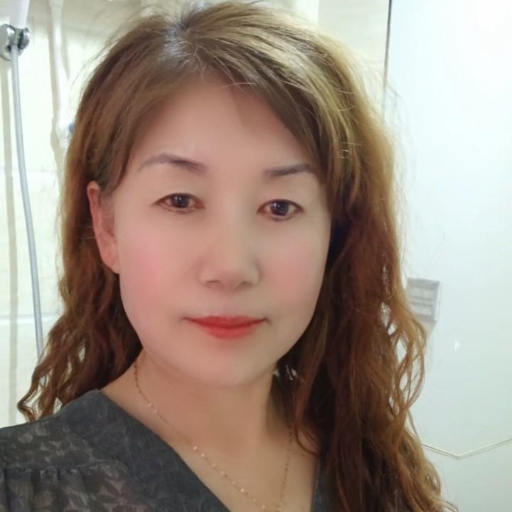 有个洗碗大姐，经常被人叫阿姨，她嫌名字不好听，便给自己起了个高贵的名字，叫“瓷洗