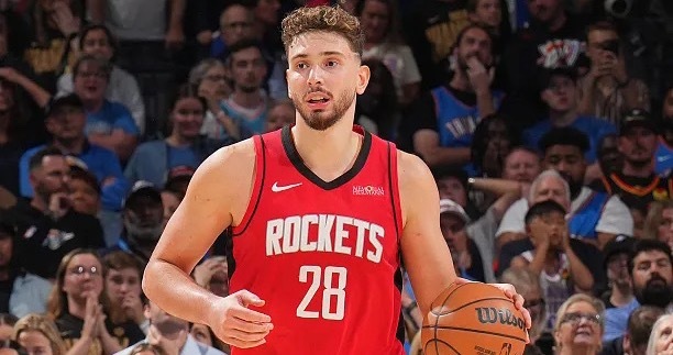 NBA常规赛继续进行，火箭客场134-102大胜鹈鹕。本场比赛，申京出战了32分