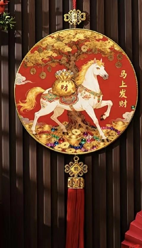 快过年了，打算买这个小挂件，初看感觉还行，看久了又感觉有点俗，谁能来点建议？