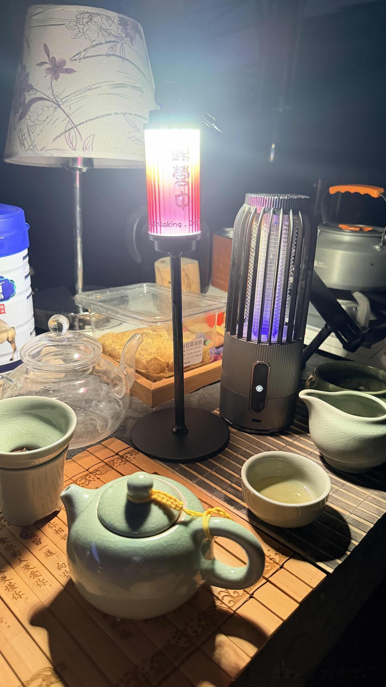 夏日的晚风最懂温柔，寻一处楼顶阳台，卸下整日的疲惫与浮躁。晚风轻轻掠过耳畔，循环