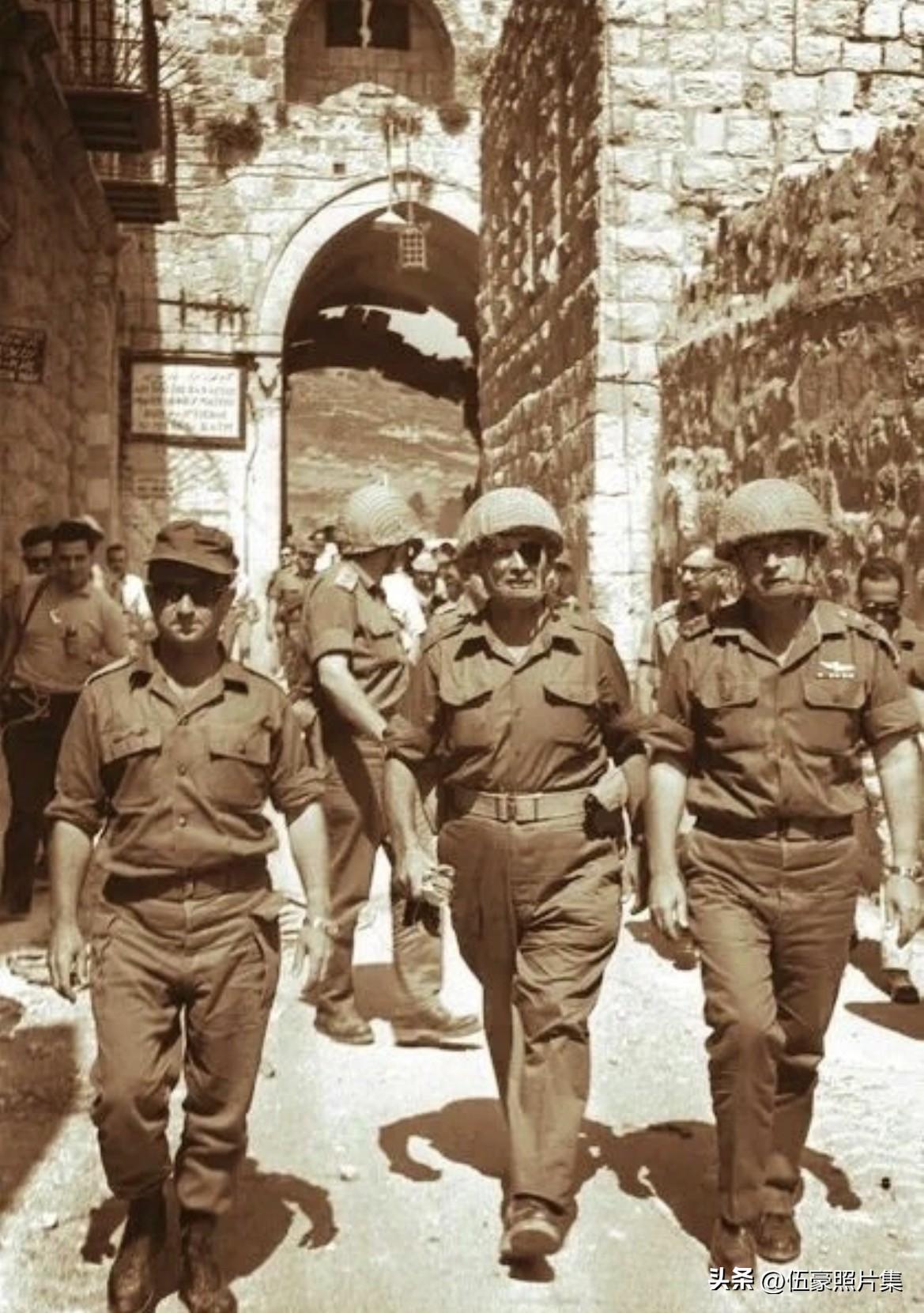 1967年，第三次中东战争（六日战争）中，以色列军队攻占东耶路撒冷老城后，国防部