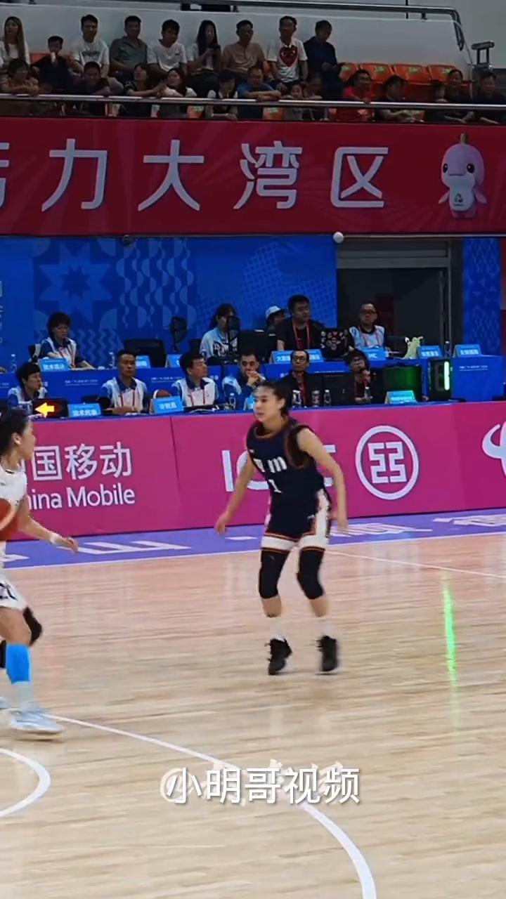 王思雨抢断。
小明哥视频。