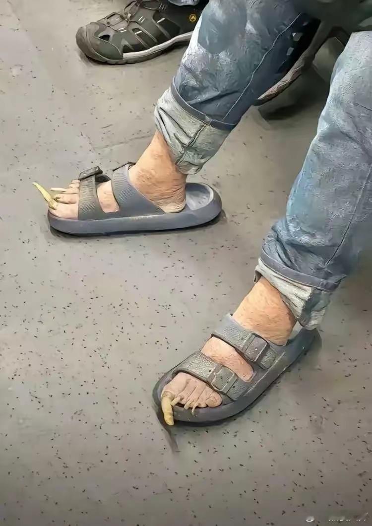 这个指甲不做美甲可惜了。 ​​​