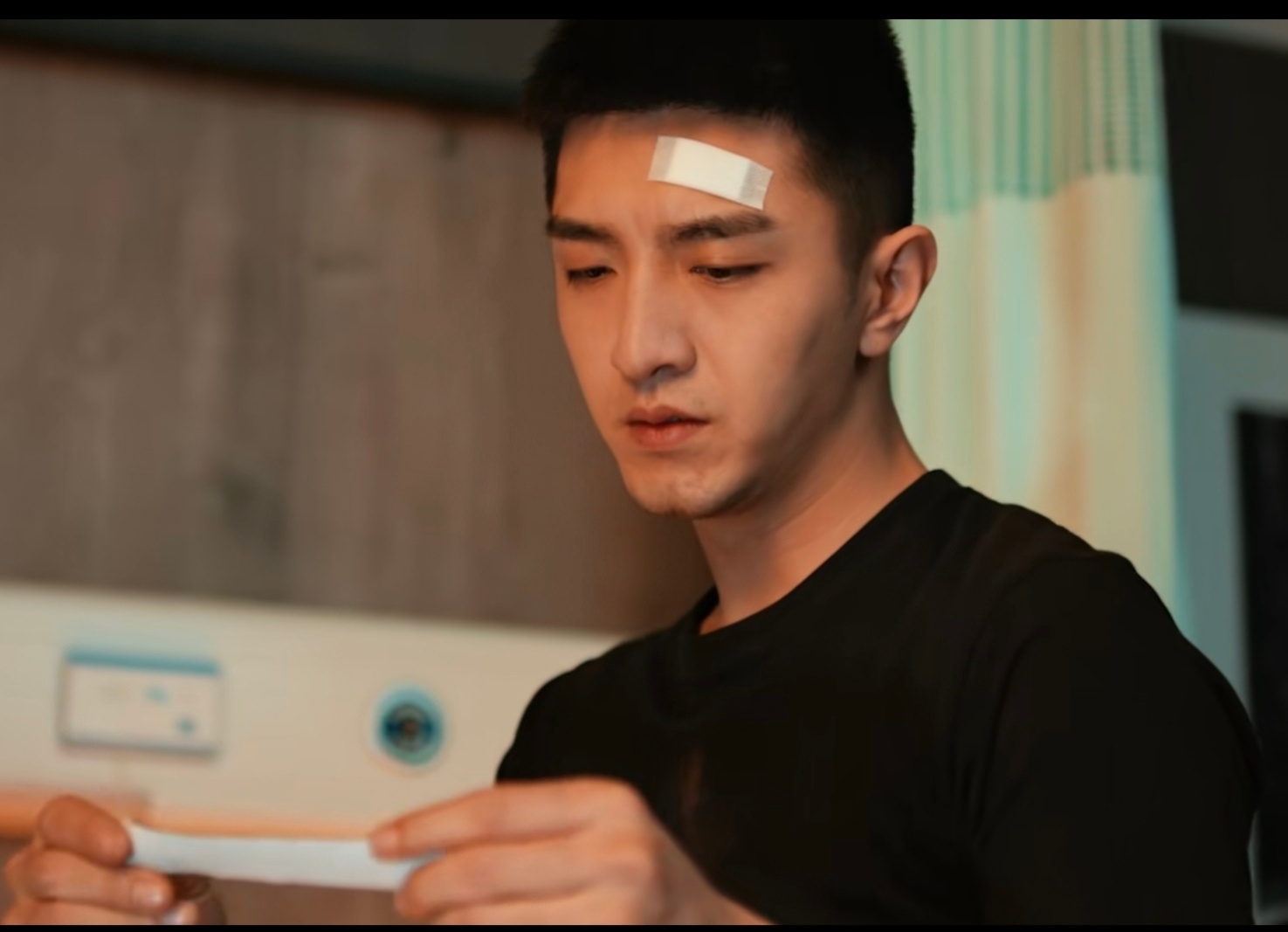 金瀚金瀚乌云遇皎月 jh金瀚邬遇 邬遇战损妆很不错，明明是个武力值爆表的硬汉，此