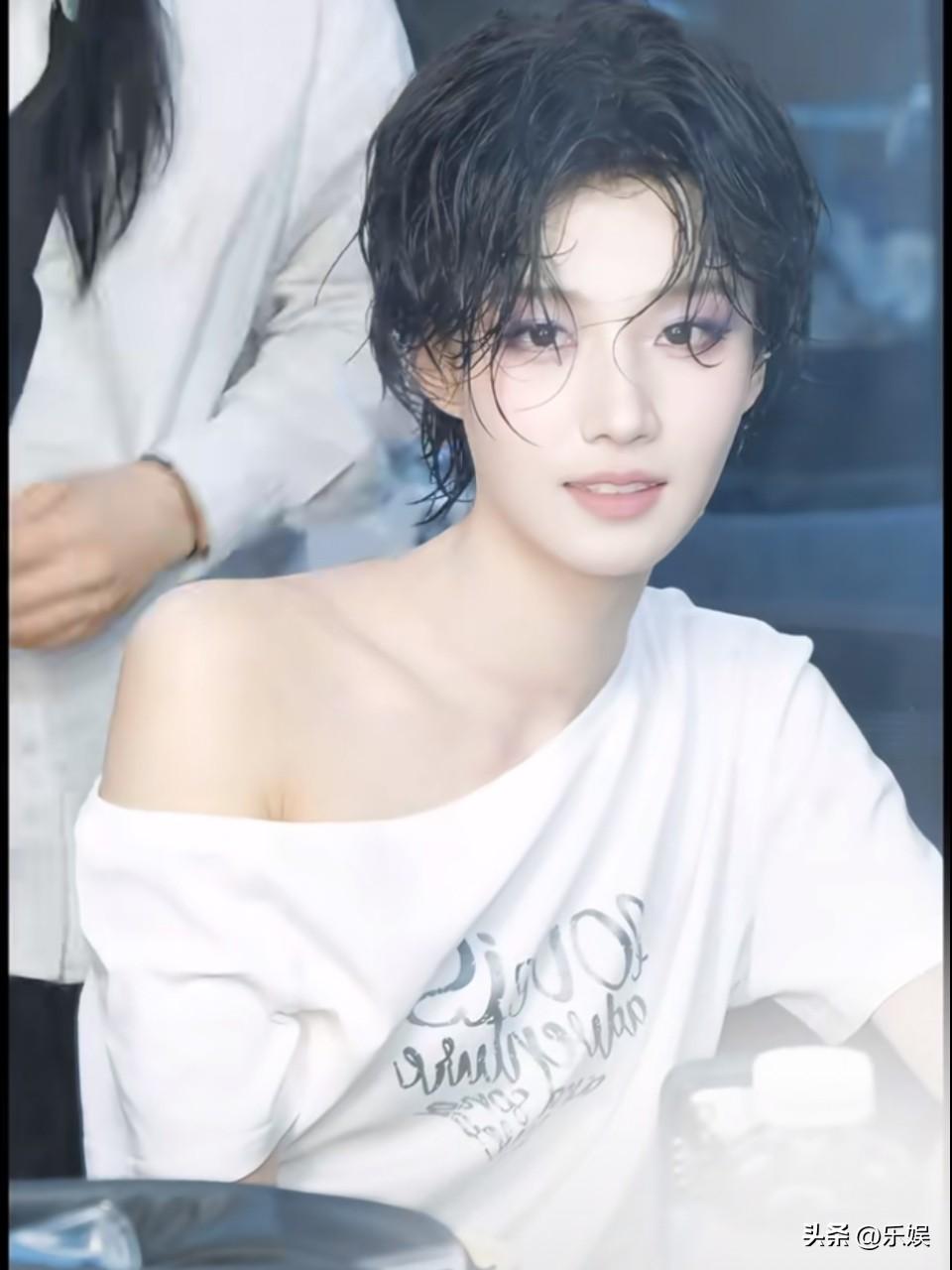 卢昱晓短发造型也太飒了吧！！发型真的太重要了！像换了一个人，第一次get到她的颜