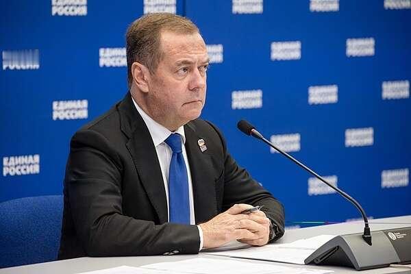 梅德韦杰夫很乐观。

俄罗斯联邦安全会议副主席梅德韦杰夫11月14日在其Tele