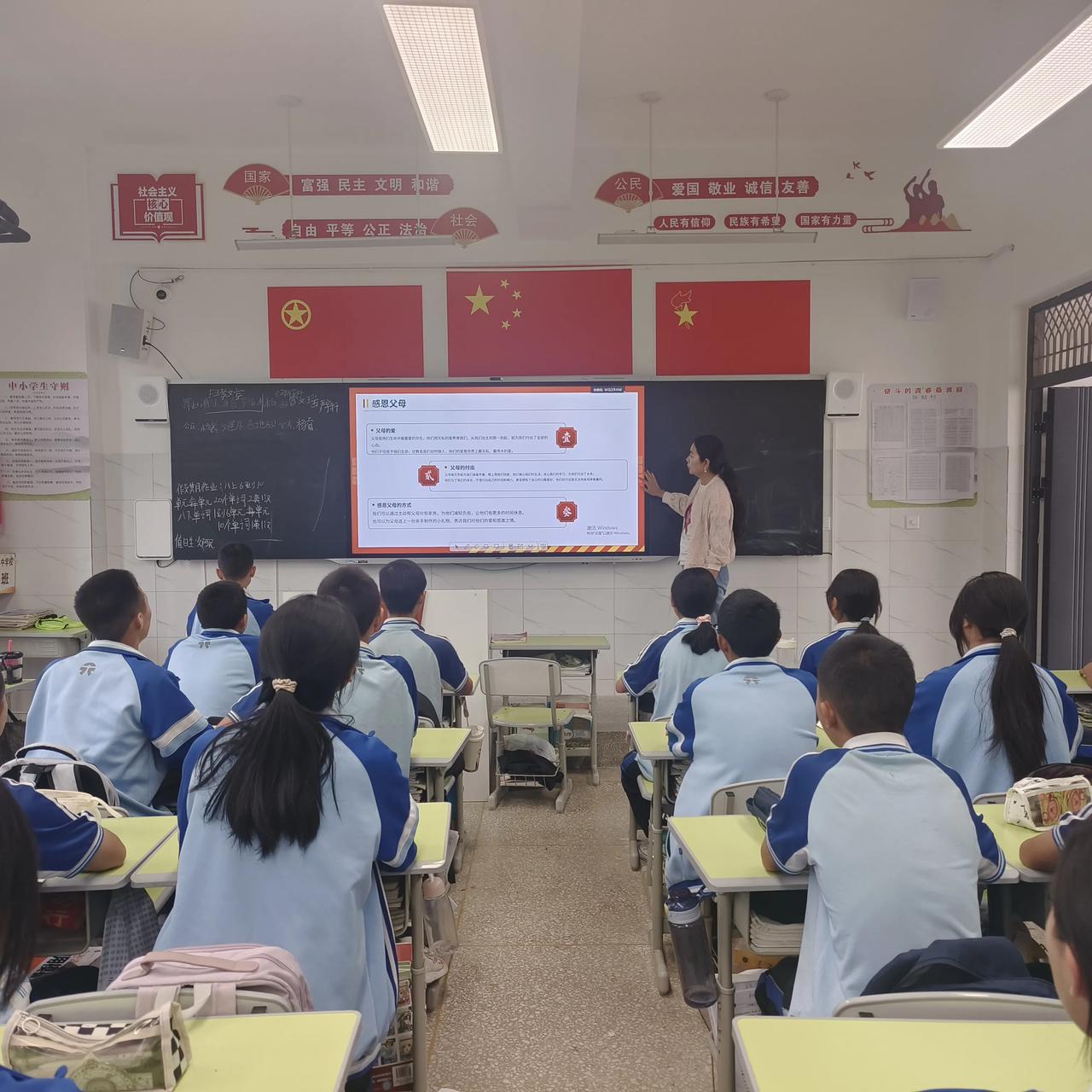 教师成了抑郁症高发人群了

市里一个高中重点班

同一个班级的两个老师两个学生