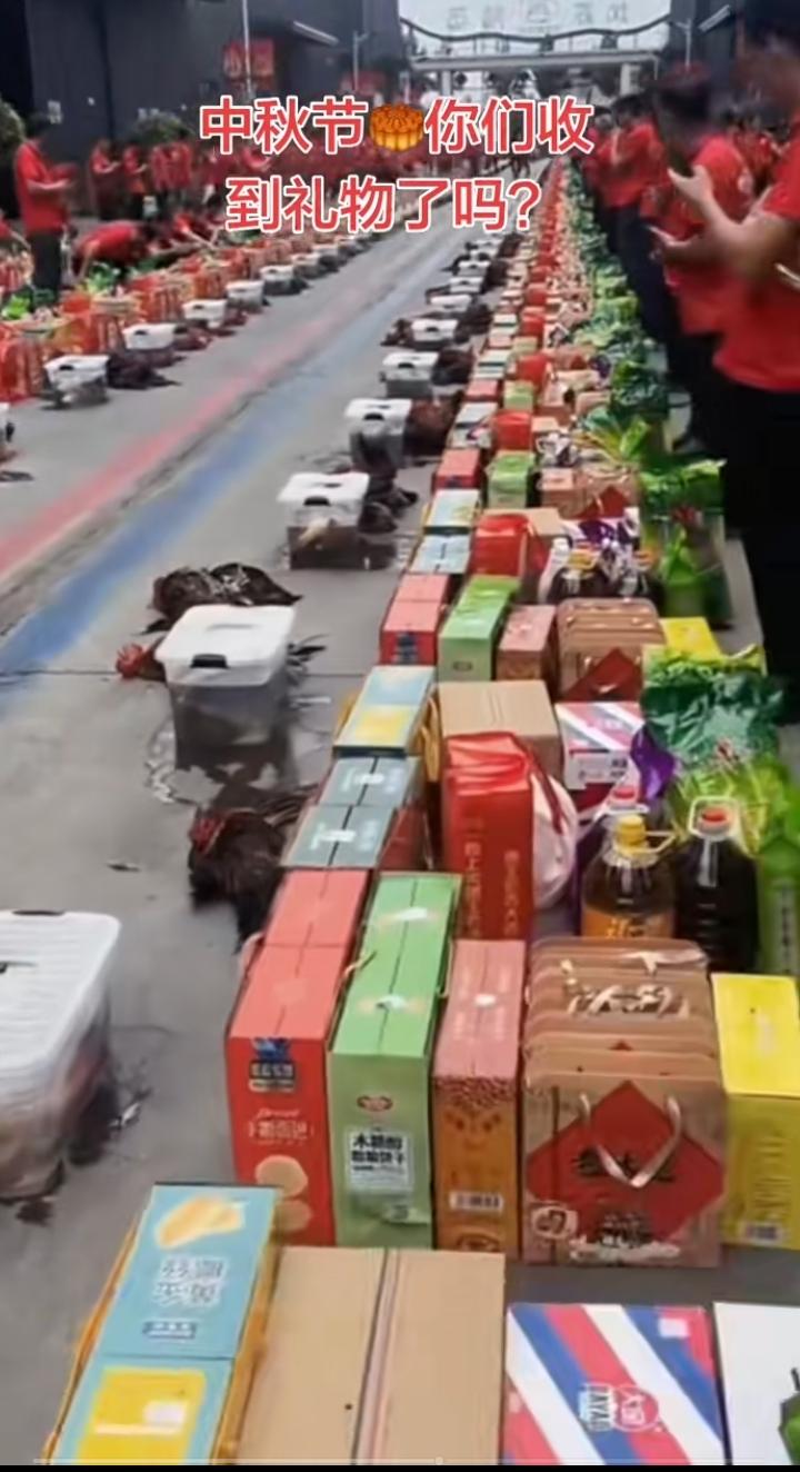 双节你们到位发礼物了么？
         今年中秋和国庆节基本连在一起，我们这