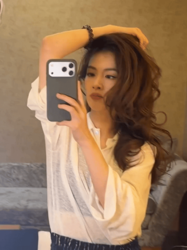 陈昊宇卷发 陈昊宇 ins更新捎来明信片，美艳大卷发镜头感极强，好美！ ​​​