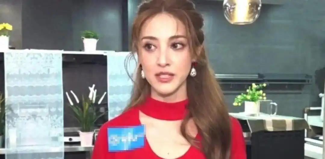 港姐陈凯琳的遭遇，
给全天下的家长狠狠敲了一记警钟，
家里再宠爱孩子，物质条件再