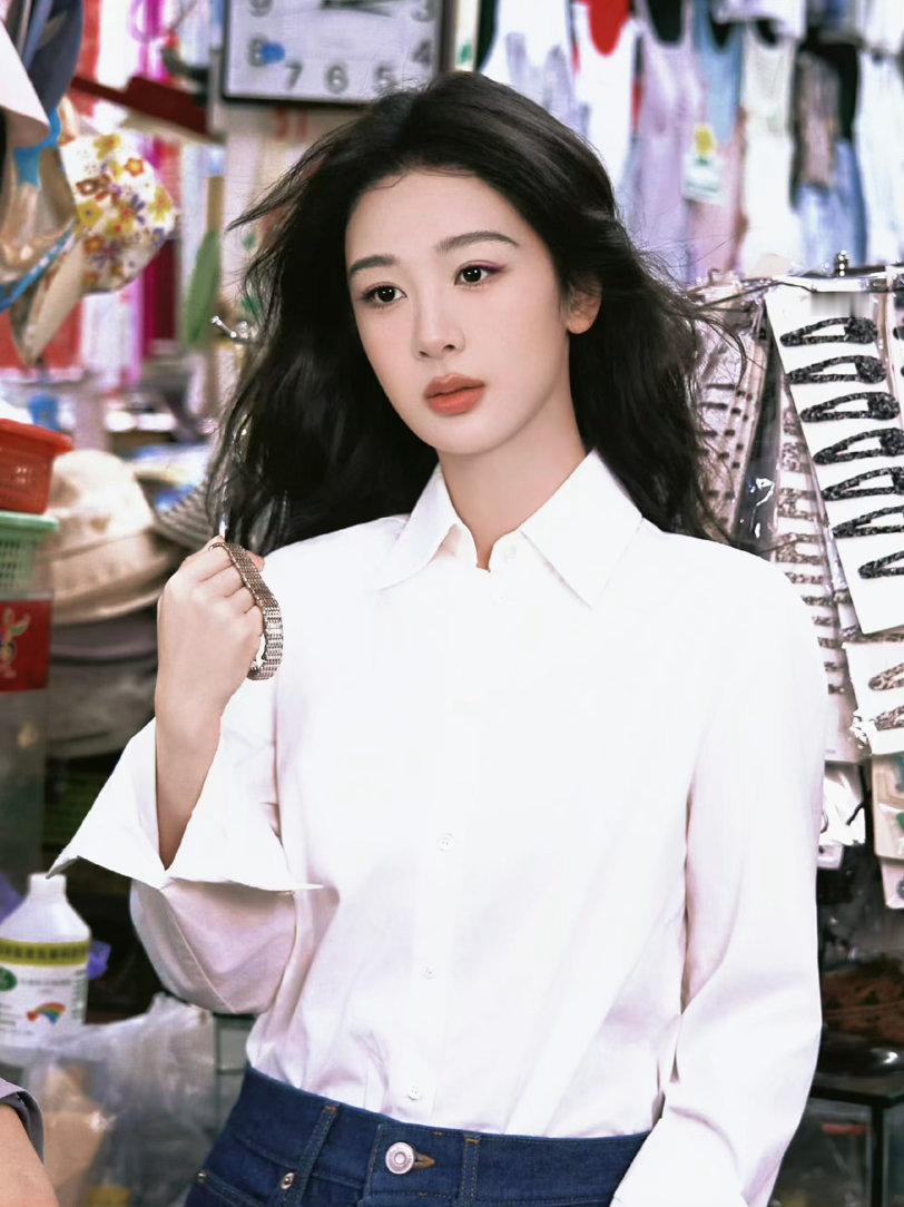 杨紫[超话]  yz杨紫董竹君 yz‍杨紫玉兰花开君再来 你的好运正在派件，请保