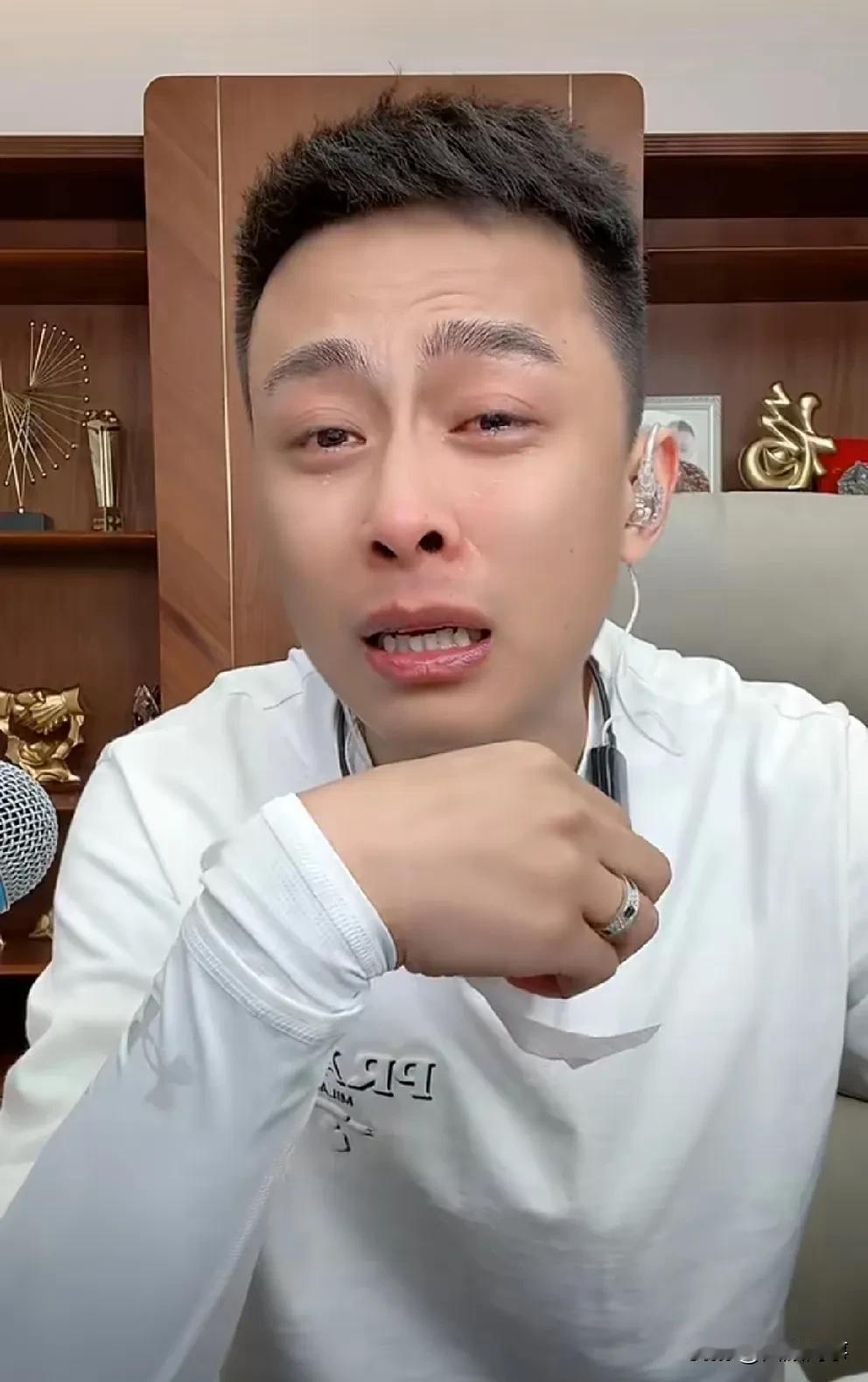 洋洋洋谈起妈妈情绪失控以泪洗面！

       本该是大好年华的青年，又是互联