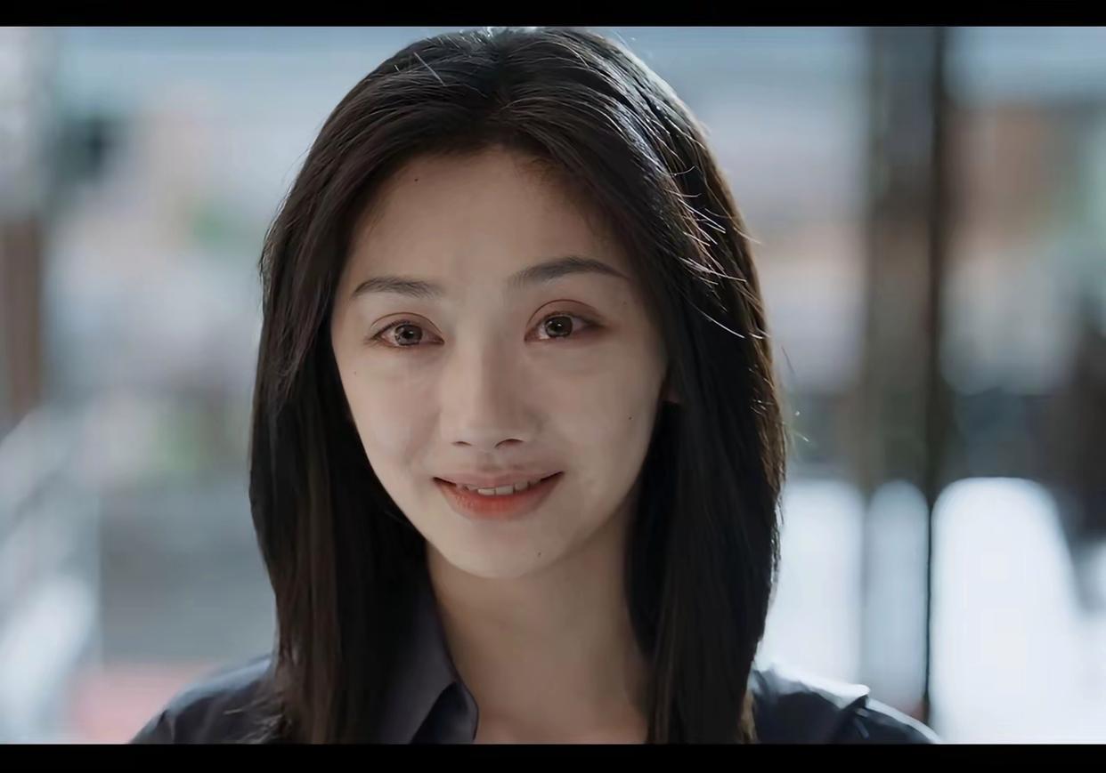 这双眼皮是天生的，还是割了之后还没恢复好呀？ 