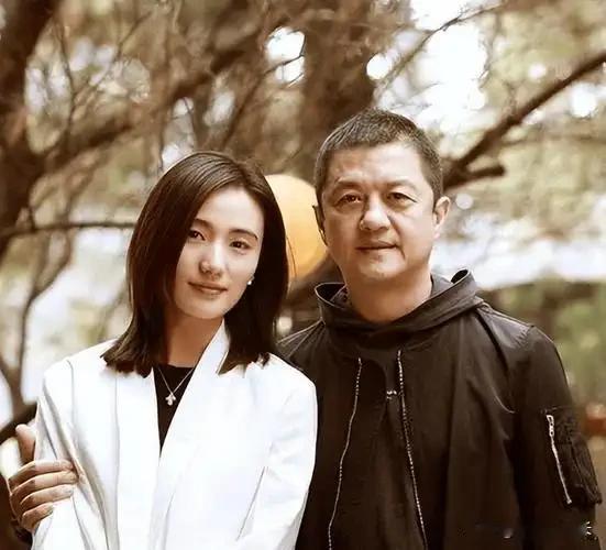 李亚鹏官宣离婚，网友看得很明白。
有网友认为，海哈金喜不像是嫌贫爱富之人 ，李亚